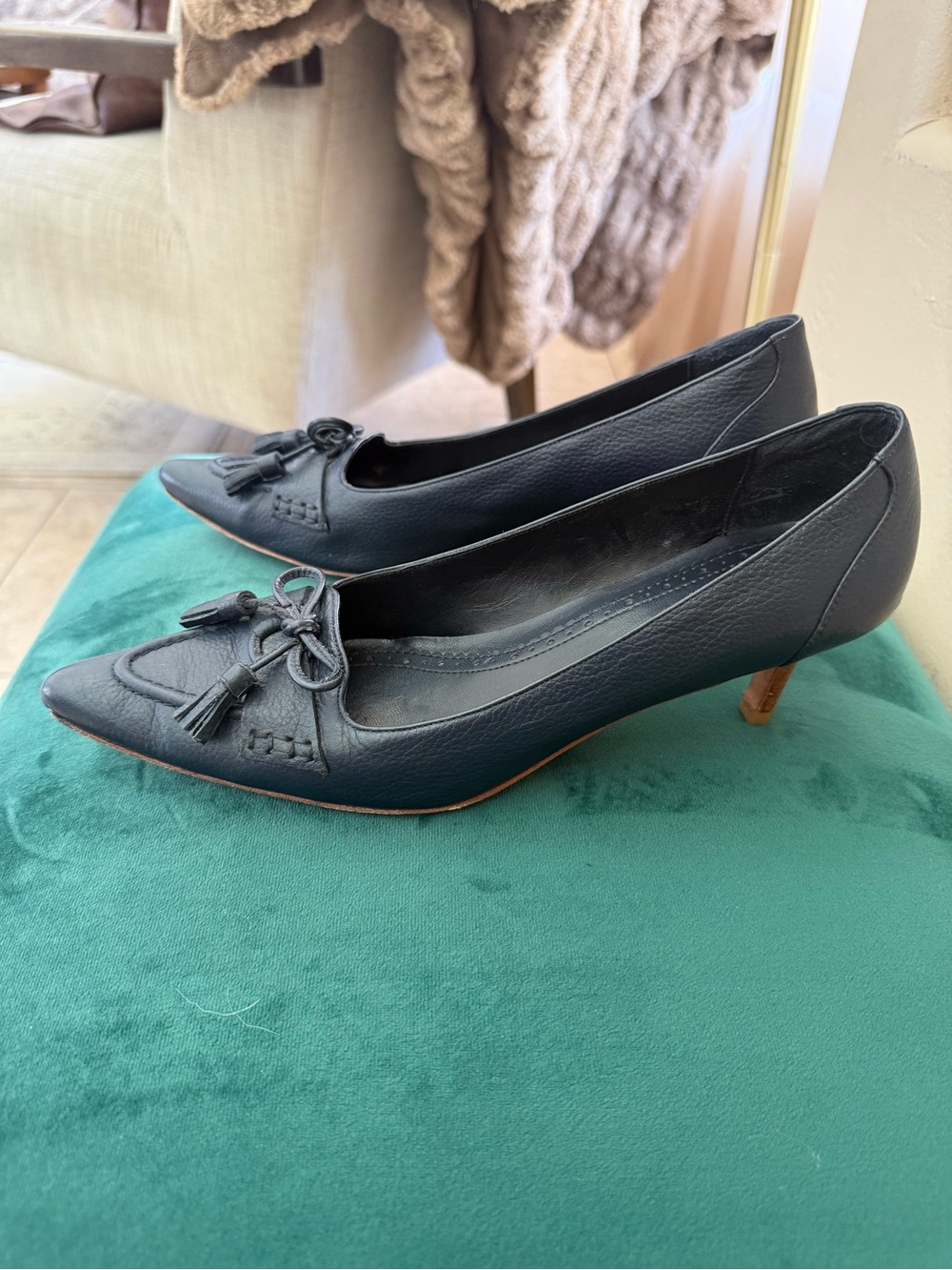 Brooks Brothers 324 Navy Blue Leather Pointed-Toe Wood Kitten Heels with Tassel